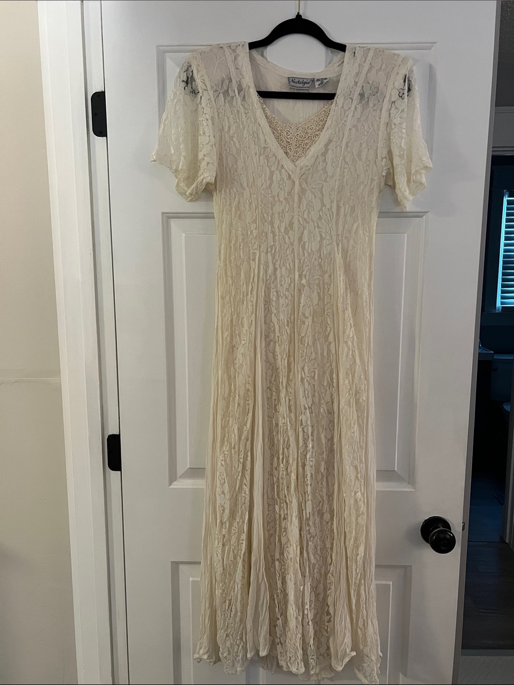 Nostalgia VINTAGE Cream Lace V-Neck Maxi Dress